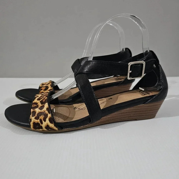 NEW Sofft Innis Sandal Womens 9.5 Black Leather Cheetah Print Strappy Wedge - Picture 1 of 13